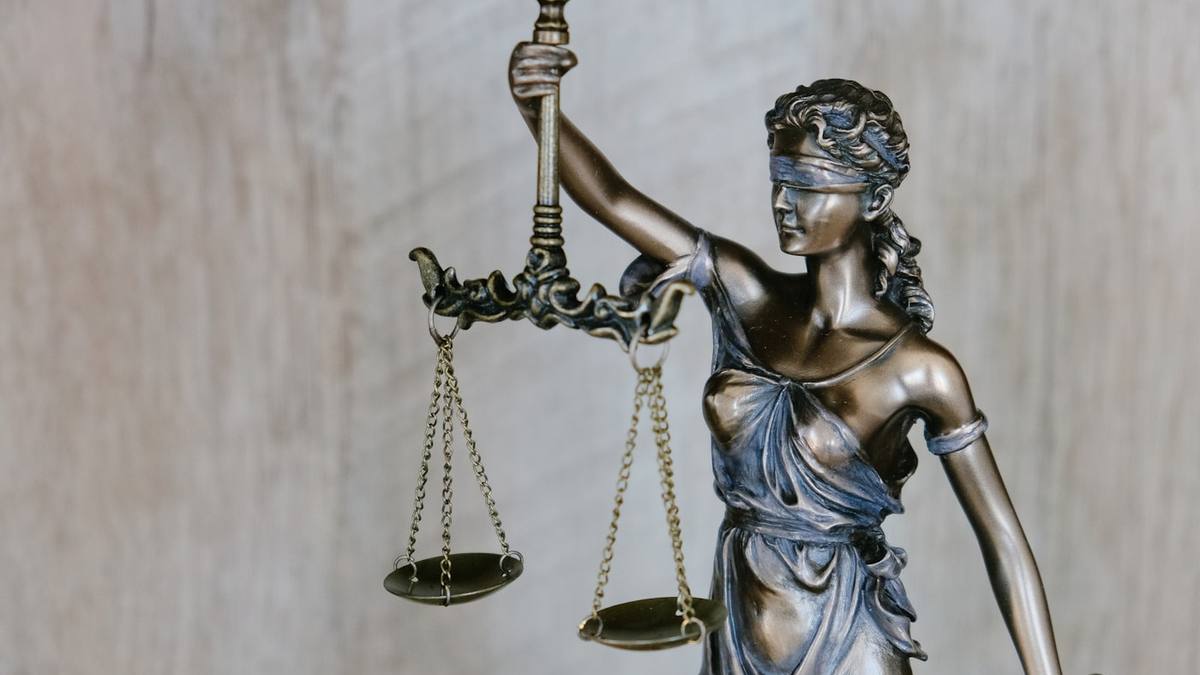Statue of Lady Justice holding the scales